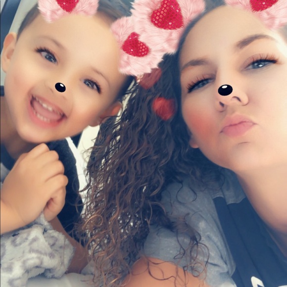 Meet your Posher, Stephanie - Picture 2 of 3